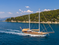 Alquiler de goletas de lujo ANGELICA navegando en Croacia con Contact Yachts