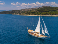 Alquiler de goletas de lujo ANGELICA navegando en Croacia con Contact Yachts