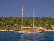 Alquiler de goletas de lujo ANGELICA navegando en Croacia con Contact Yachts