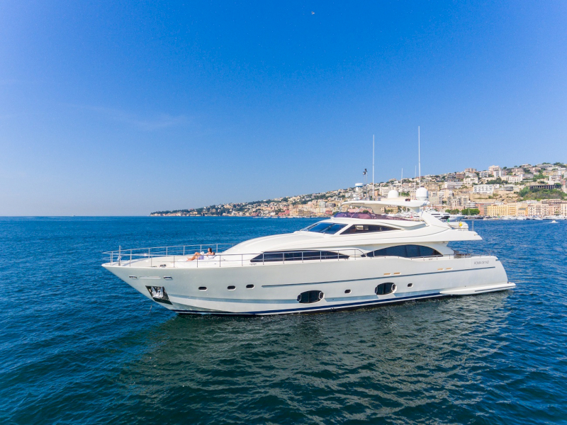 Роскошная моторная яхта PENELOPE в аренду в Италии с компанией Contact Yachts