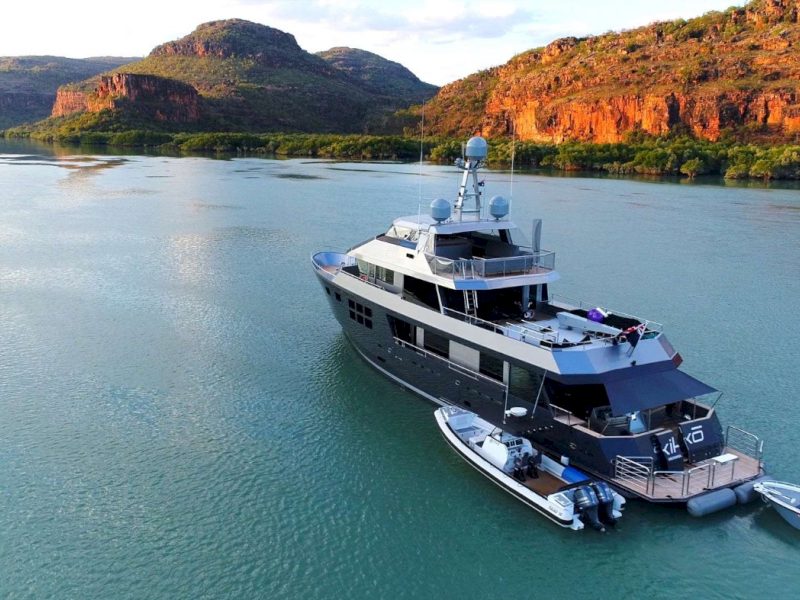 Perth Boat Hire | AKIKO Luxury motor yacht for 10 guests